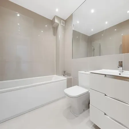 Pleasing 2Bed Flat 10Min To Wimbledon Tennis Court London Exterior foto